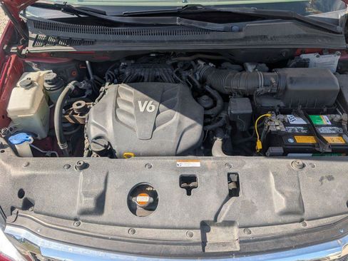 Used 2012 Kia Sedona LX image 19