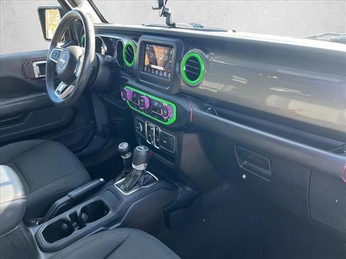 Used 2019 Jeep Wrangler Unlimited Sahara image 22