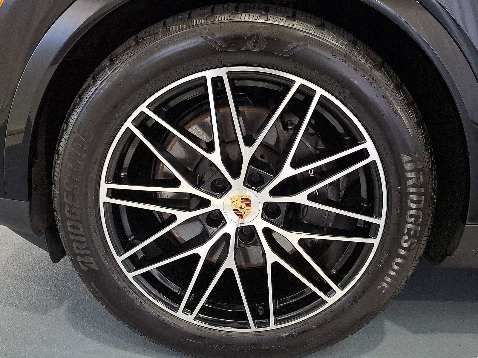 Used 2024 Porsche Cayenne AWD/4WD image 8