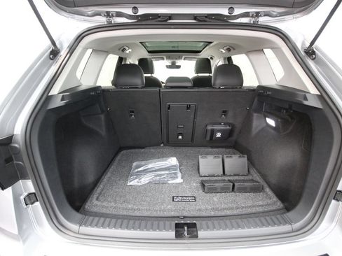 Used 2025 Volkswagen Taos SEL AWD/4WD image 6