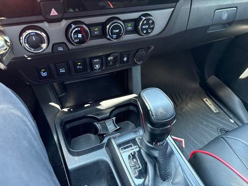 Used 2018 Toyota Tacoma TRD Sport w/ Technology Package AWD/4WD image 20