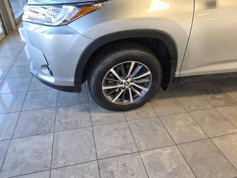 Used 2019 Toyota Highlander XLE image 5