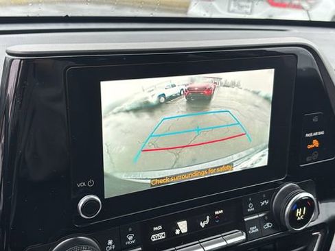 Used 2025 Toyota Highlander LE image 21