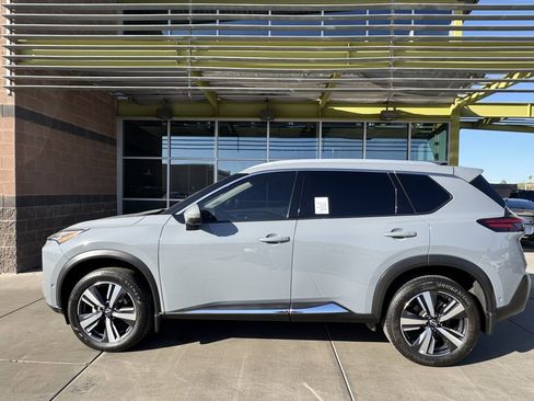 Used 2023 Nissan Rogue SL w/ SL Premium Package image 7