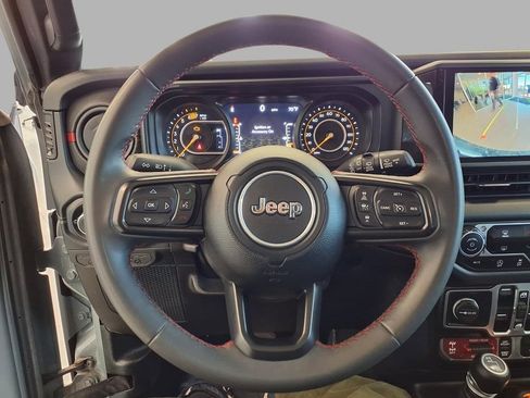 Used 2024 Jeep Wrangler Unlimited Rubicon AWD/4WD image 15