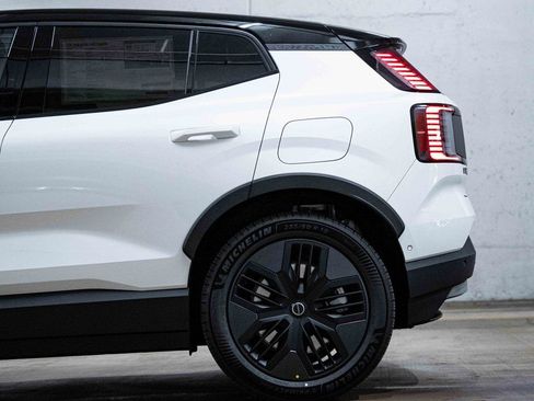 New 2026 Volvo EX30 Cross Country Ultra w/ Protection Package Premier AWD/4WD image 4