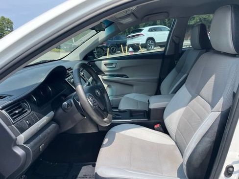 Used 2017 Toyota Camry SE FWD image 7