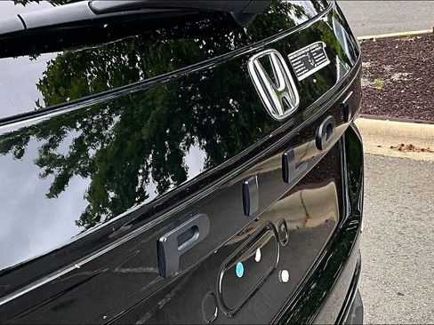 Certified 2025 Honda Pilot Elite image 23