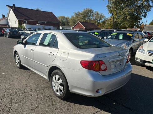 Used 2010 Toyota Corolla LE image 3