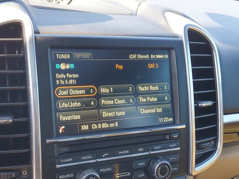 Used 2016 Porsche Cayenne image 24