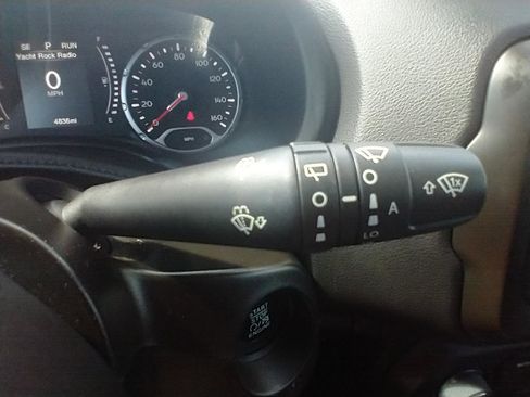 Used 2020 Jeep Renegade Latitude w/ Cold Weather Group image 31