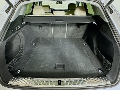 Used 2022 Audi e-tron Premium w/ Convenience Plus Package image 22