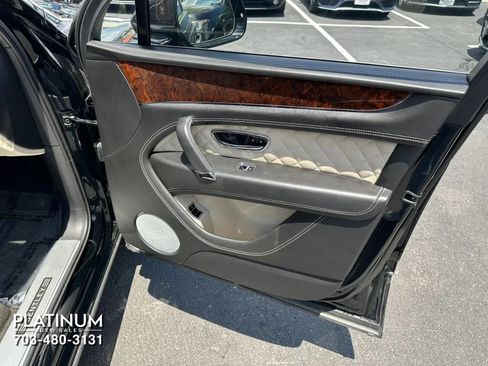 Used 2017 Bentley Bentayga AWD/4WD image 21