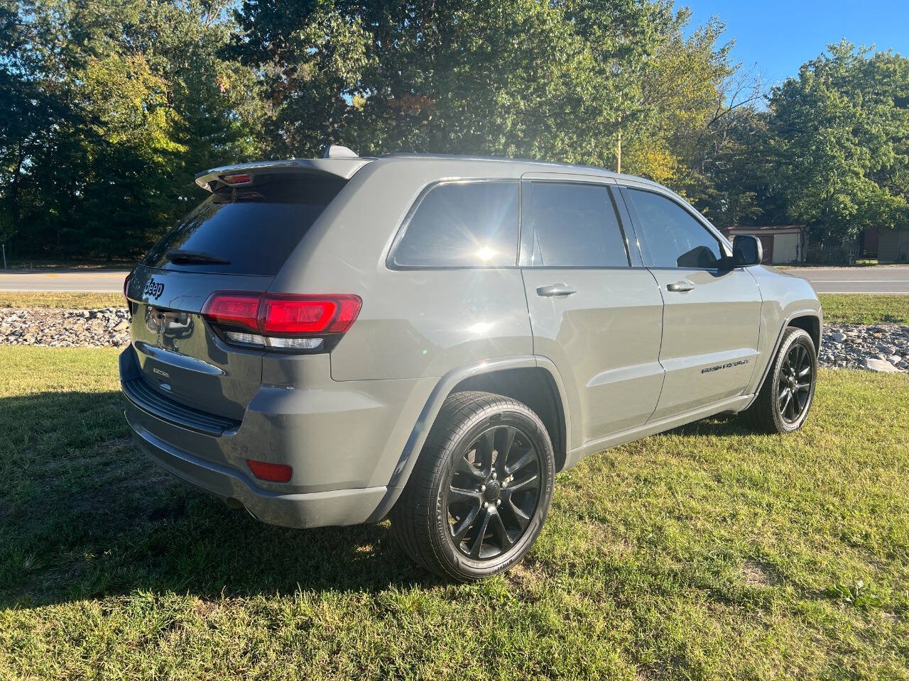 Used 2021 Jeep Grand Cherokee Laredo X RWD image 7