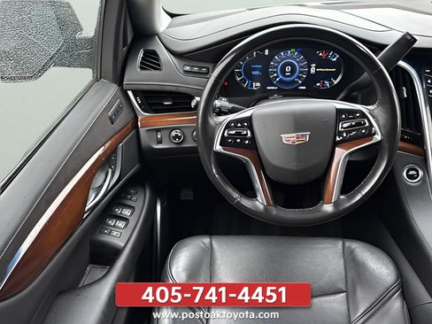 Used 2020 Cadillac Escalade Luxury w/ Escalade Sport Edition AWD/4WD image 18