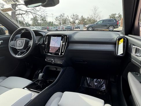 New 2026 Volvo EX40 Plus w/ Protection Package Premier image 10