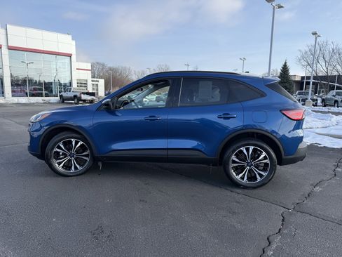 Used 2022 Ford Escape SE w/ SE Sport Appearance Package image 5