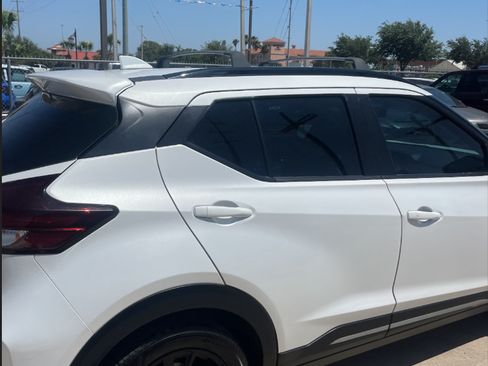 Used 2021 Nissan Kicks SR w/ SR Premium Package FWD image 10