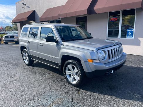 Used 2014 Jeep Patriot Latitude image 3