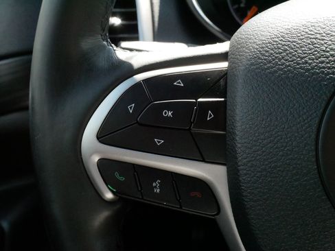 Used 2019 Jeep Grand Cherokee Altitude AWD/4WD image 26