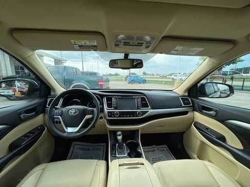 Used 2016 Toyota Highlander XLE FWD image 27