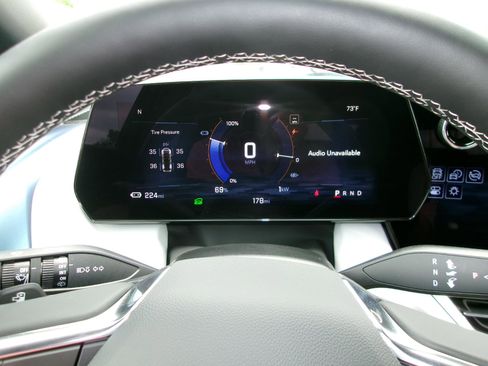 Used 2025 Chevrolet Equinox EV LT FWD image 16