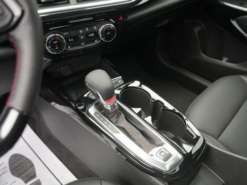 Used 2025 Chevrolet Trax RS w/ Sunroof Package image 28