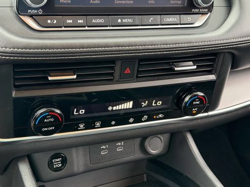 Certified 2025 Nissan Rogue SV FWD image 17