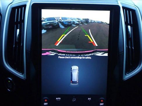 Used 2023 Ford Edge SE w/ Black Appearance Package image 17