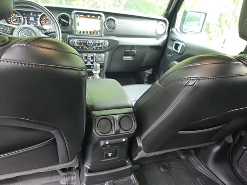 Used 2022 Jeep Wrangler Unlimited Sahara AWD/4WD image 11