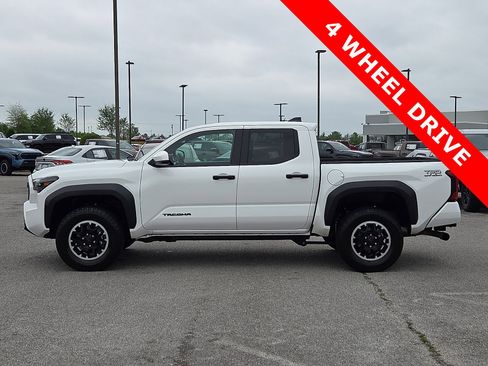 Used 2024 Toyota Tacoma TRD Off-Road AWD/4WD image 3
