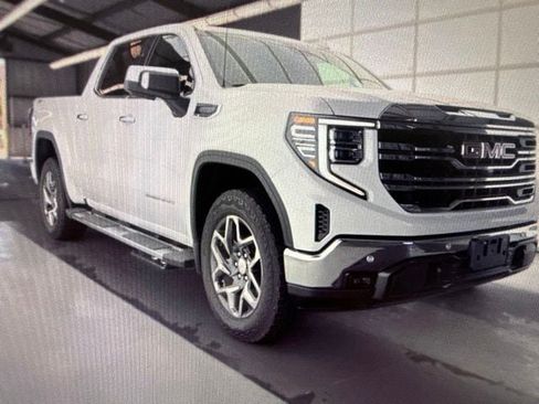 Used 2024 GMC Sierra 1500 SLT AWD/4WD image 12
