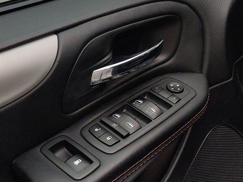 Used 2018 Dodge Grand Caravan GT FWD image 27