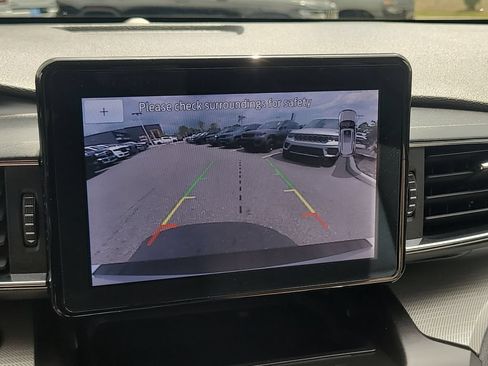 Used 2020 Ford Explorer XLT w/ Equipment Group 202A RWD image 26