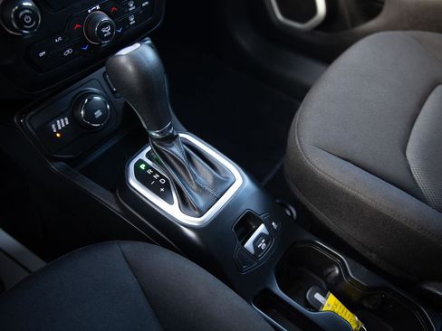 Used 2020 Jeep Renegade Sport w/ Sport Appearance Group image 18