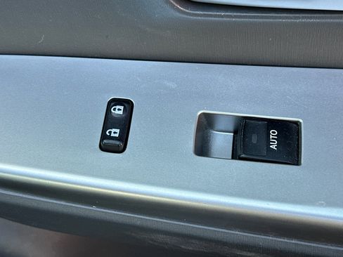 Used 2014 Toyota Prius V Three FWD image 22