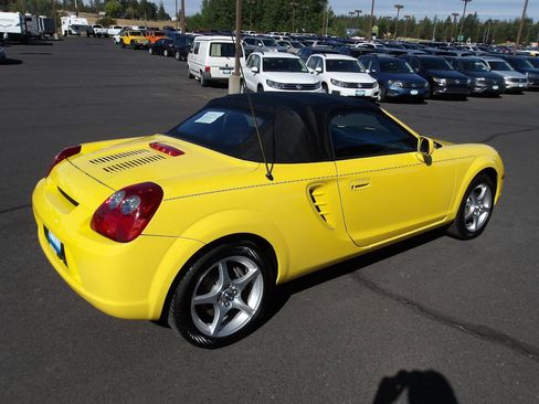 Used 2003 Toyota MR2 RWD image 5