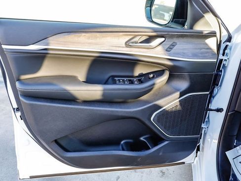 New 2026 Jeep Grand Cherokee L Limited image 26