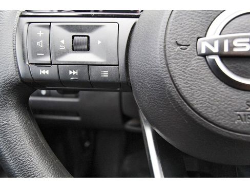 Used 2023 Nissan Rogue SV image 15