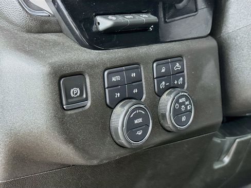 Used 2024 Chevrolet Silverado 2500 LTZ w/ LTZ Convenience Package AWD/4WD image 16
