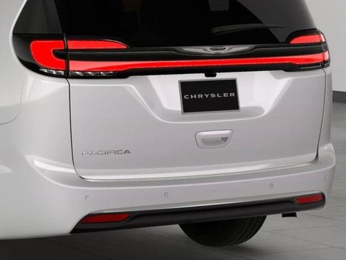 New 2026 Chrysler Pacifica Select image 16