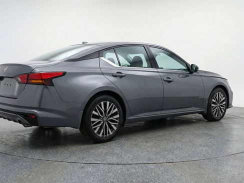 Used 2025 Nissan Altima 2.5 SV FWD image 10
