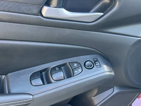 Used 2024 Nissan Altima 2.5 SV AWD/4WD image 25