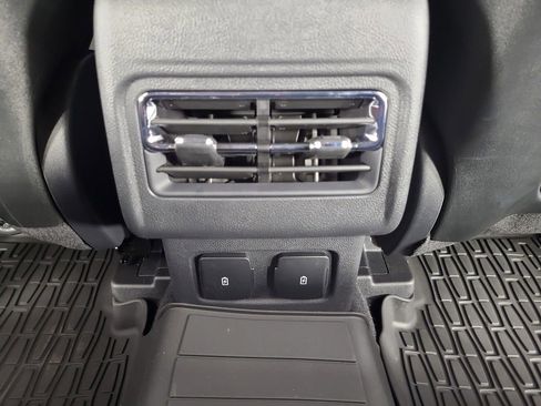 Used 2025 Lincoln Corsair AWD w/ Equipment Group 101A image 18