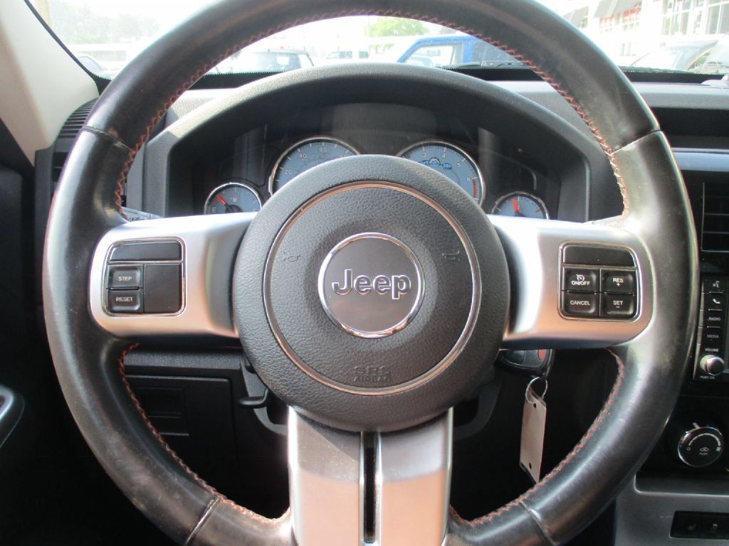 Used 2012 Jeep Liberty Arctic AWD/4WD image 11