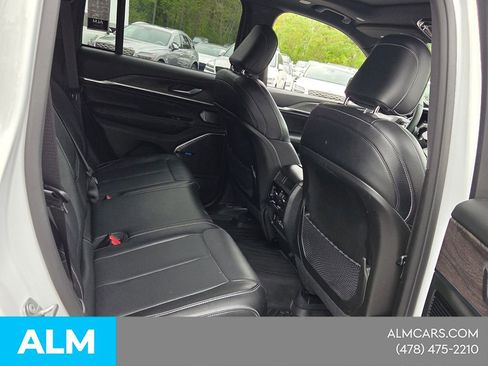 Used 2023 Jeep Grand Cherokee Overland AWD/4WD image 18
