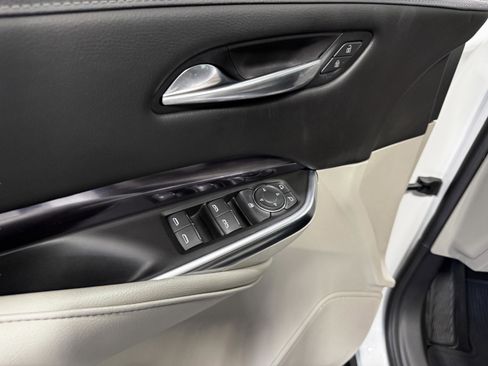 Used 2022 Cadillac XT4 Luxury w/ Driver Awareness Package FWD image 14