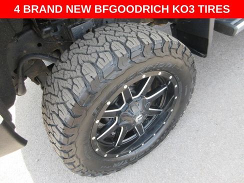 Used 2019 GMC Sierra 2500 Denali w/ Duramax Plus Package AWD/4WD image 2