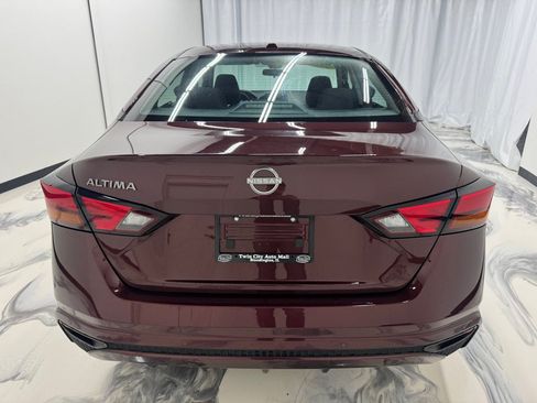 Used 2025 Nissan Altima 2.5 SV FWD image 7