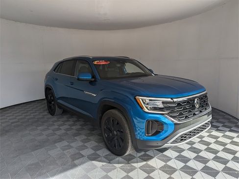 New 2025 Volkswagen Atlas Cross Sport SE w/ Panoramic Sunroof Package image 2